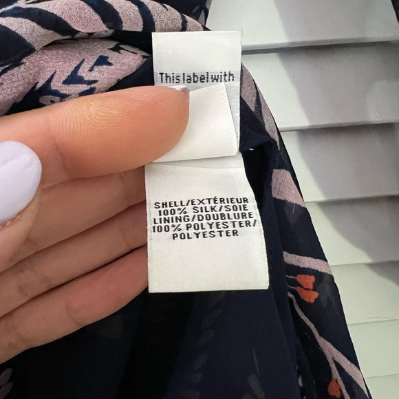 Diane Von Furstenberg Silk Top, Size 8 - Picture 7 of 7